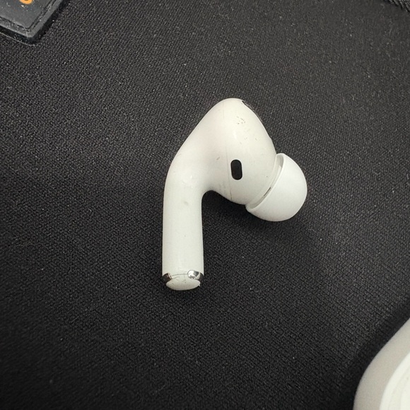 Apple AirPods Pro 1st Generation A2083 A2084 with Charging Case A2190 - White - Picture 4 of 8